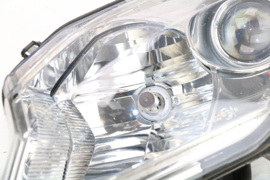 photo de FANALE ANTERIORE DESTRO PEUGEOT SATELIS COMPRESSOR K15 125 (2006 - 2009) - Zoom sui componenti