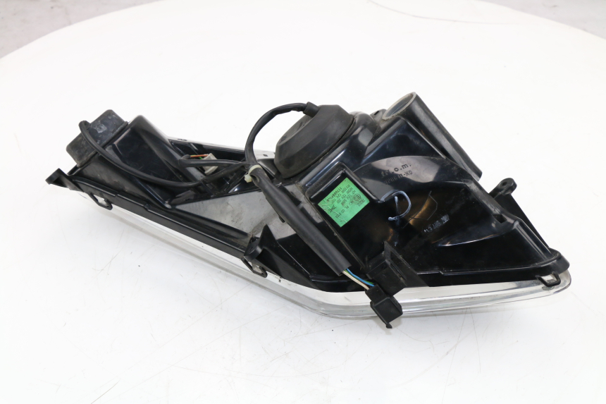 photo de FANALE ANTERIORE DESTRO PEUGEOT SATELIS COMPRESSOR K15 125 (2006 - 2009) - Focus sulla struttura