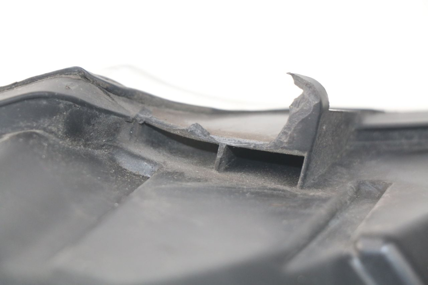 photo de FANALE ANTERIORE DESTRO PEUGEOT SATELIS 300 (2012 - 2015) - Stato della superficie e materiale