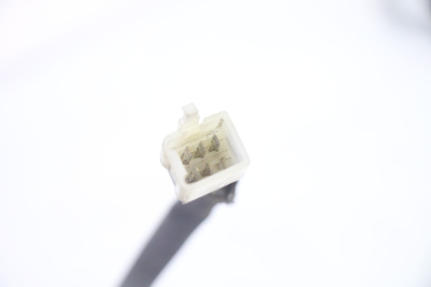 photo de FANALE ANTERIORE DESTRO PEUGEOT SATELIS 125 (2010 - 2012) - Stato della superficie e materiale