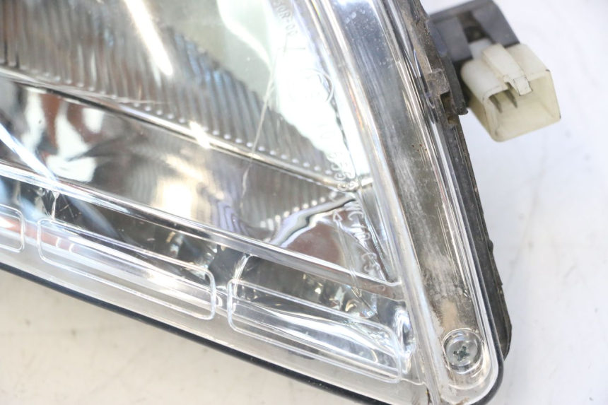 photo de FARO ANTERIORE DESTRA PEUGEOT SATELIS 125 (2013 - 2018) - Stato della superficie e materiale