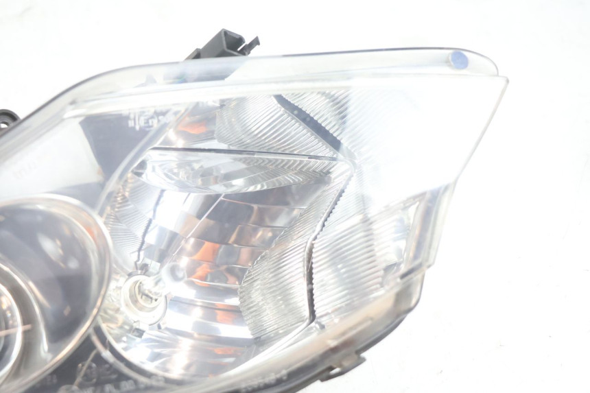 photo de FANALE ANTERIORE DESTRO PEUGEOT SATELIS 125 (2006 - 2009) - Zoom sullo stato d'uso