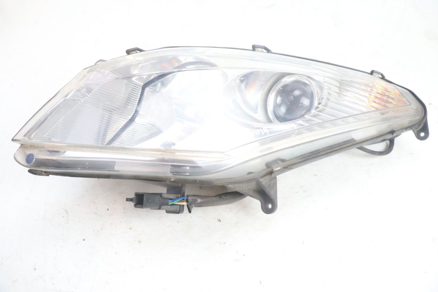 photo de FANALE ANTERIORE DESTRO PEUGEOT SATELIS 125 (2006 - 2009) - Primo piano tecnico