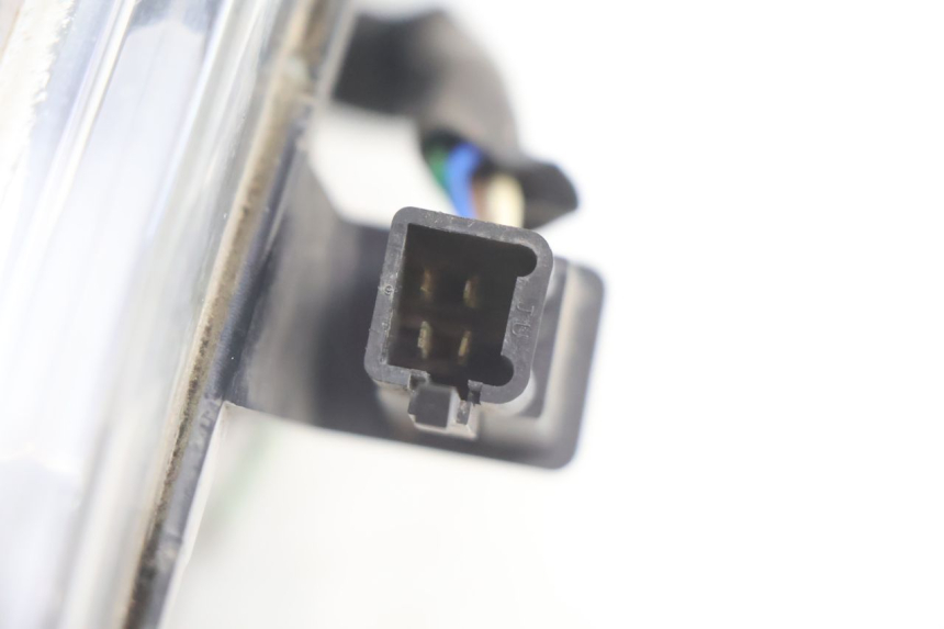 photo de FANALE ANTERIORE DESTRO PEUGEOT SATELIS 125 (2006 - 2009) - Stato della superficie e materiale
