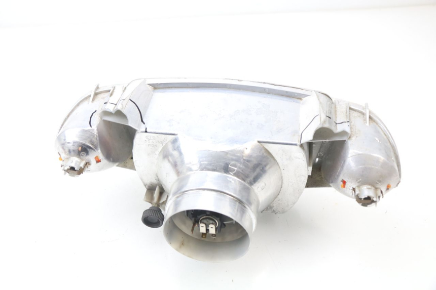 photo de FARO ANTERIORE PEUGEOT ELYSEO 50 (1998 - 2001) - Caratteristiche distintive