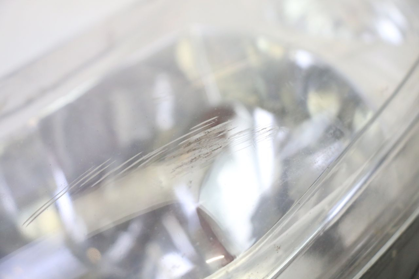 photo de FANALE ANTERIORE PEUGEOT ELYSTAR 50 (2002 - 2014) - Zoom sullo stato d'uso