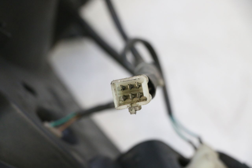 photo de FANALE ANTERIORE PEUGEOT ELYSTAR 50 (2002 - 2014) - Zoom sullo stato d'uso