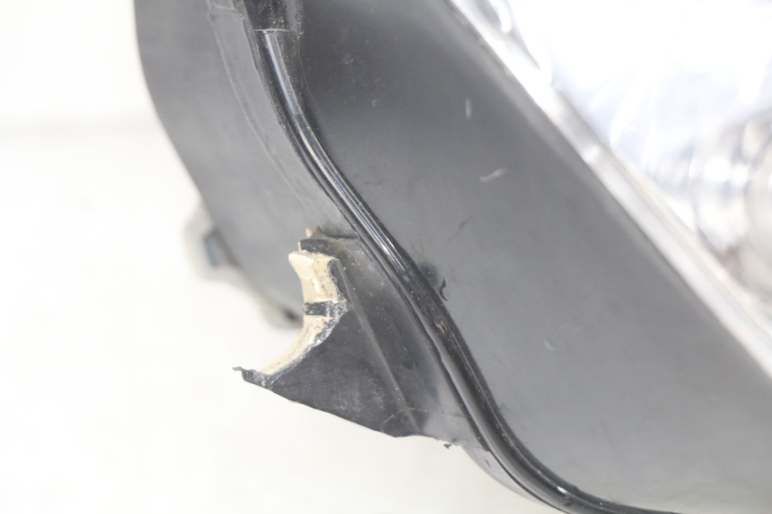 photo de FANALE ANTERIORE HONDA FES PANTHEON 2T 125 (1998 - 2002) - Primo piano ad alta risoluzione