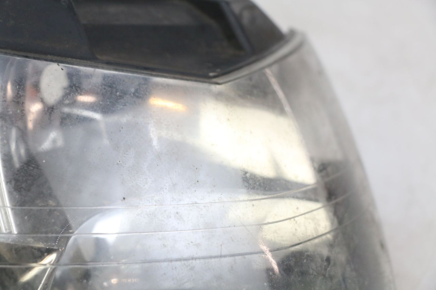 photo de FANALE ANTERIORE HONDA FES PANTHEON 2T 125 (1998 - 2002) - Primo piano ad alta risoluzione