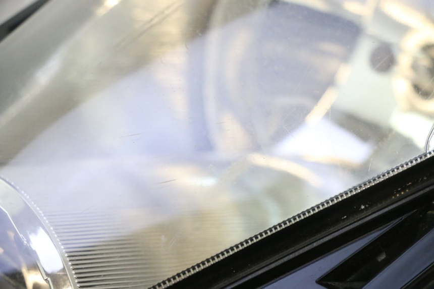 photo de FANALE ANTERIORE HONDA FES PANTHEON 125 (2003 - 2007) - Caratteristiche distintive