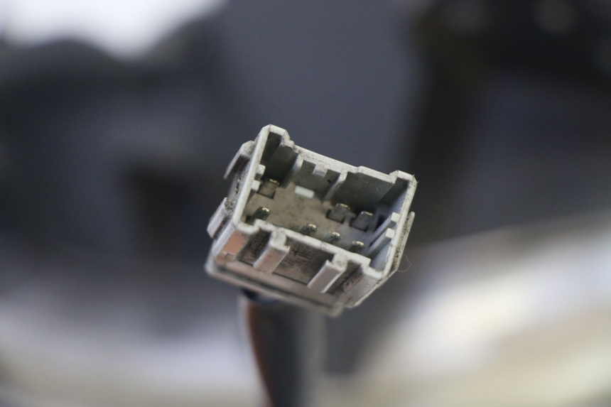 photo de FANALE ANTERIORE HONDA FES S-WING SWING ABS 125 (2007 - 2015) - Stato della superficie e materiale