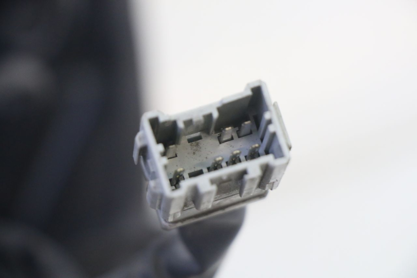 photo de FANALE ANTERIORE HONDA FES S-WING SWING ABS 125 (2007 - 2015) - Primo piano ad alta risoluzione