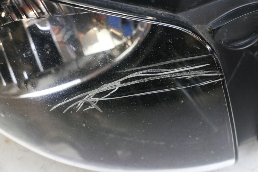 photo de FANALE ANTERIORE YAMAHA FJR ABS 1300 (2006 - 2012) - Stato della superficie e materiale