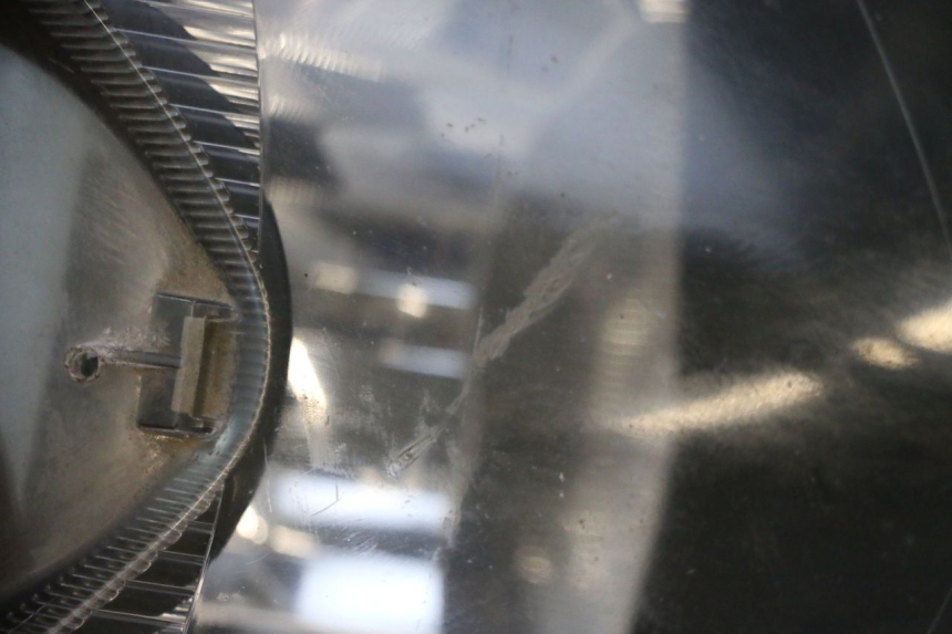 photo de FARO ANTERIORE HONDA FJS SILVER WING SILVERWING 400 (2005 - 2008) - Dettagli dei punti di fissaggio