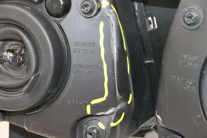 photo de FARO ANTERIORE YAMAHA FZ8 800 (2010 - 2016) - Panoramica del profilo