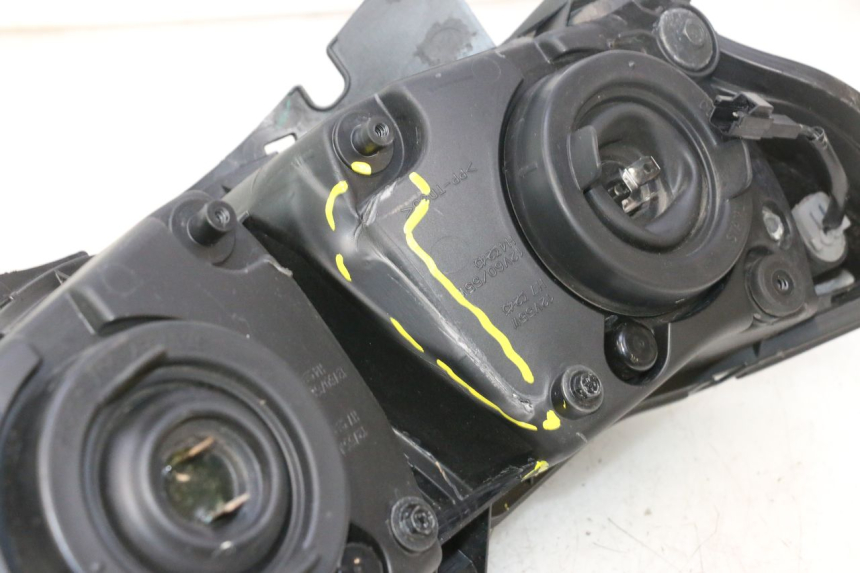 photo de FARO ANTERIORE YAMAHA FZ8 800 (2010 - 2016) - Zoom sullo stato d'uso