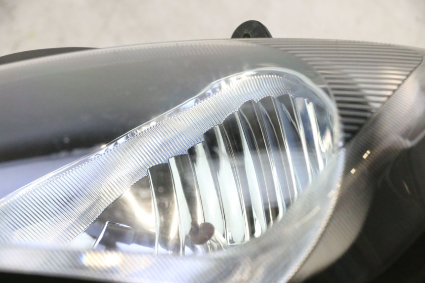 photo de FARO ANTERIORE SINISTRA SUZUKI BURGMAN EXECUTIVE ABS 650 (2006 - 2012) - Dettaglio del componente
