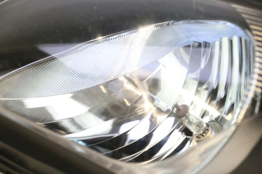 photo de FARO ANTERIORE SINISTRA SUZUKI BURGMAN EXECUTIVE ABS 650 (2006 - 2012) - Primo piano tecnico