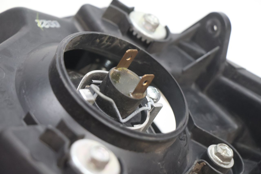 photo de FARO ANTERIORE SINISTRA SUZUKI BURGMAN EXECUTIVE ABS 650 (2006 - 2012) - Altra vista dell'articolo