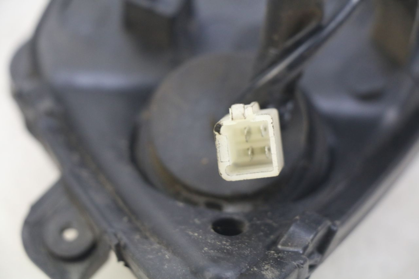 photo de FANALE ANTERIORE SINISTRO PEUGEOT CITYSTAR 2T 50 (2018 - 2021) - Primo piano tecnico