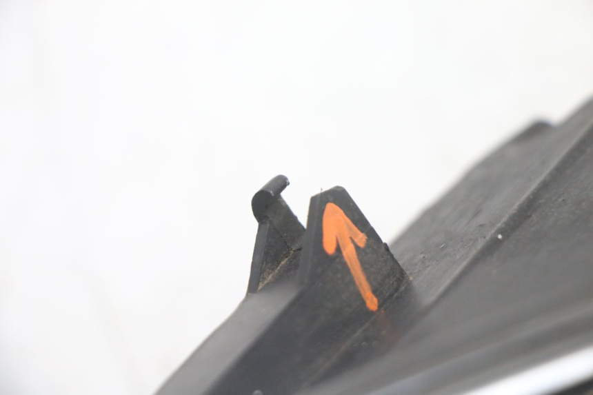 photo de FARO ANTERIORE SINISTRA PEUGEOT SPEEDFIGHT 3 LC 2T 50 (2009 - 2015) - Stato della superficie e materiale