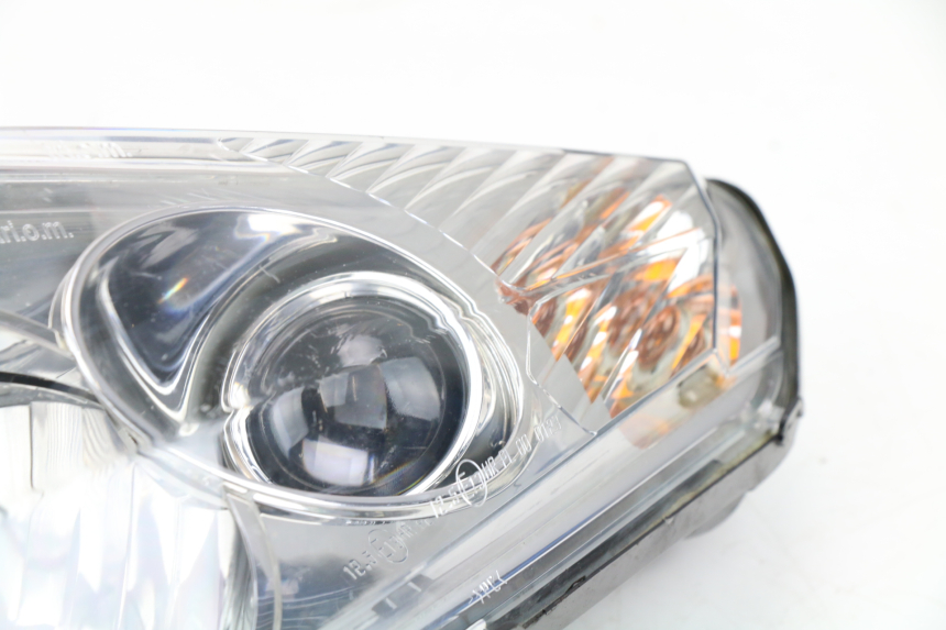 photo de FANALE ANTERIORE SINISTRO PEUGEOT SATELIS COMPRESSOR K15 125 (2006 - 2009) - Primo piano ad alta risoluzione