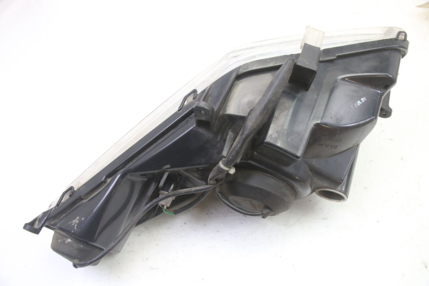 photo de FARO ANTERIORE SINISTRA PEUGEOT SATELIS 250 (2006 - 2012) - Primo piano tecnico