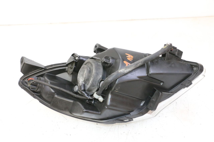 photo de FANALE ANTERIORE SINISTRO PEUGEOT SATELIS 125 (2013 - 2018) - Stato della superficie e materiale