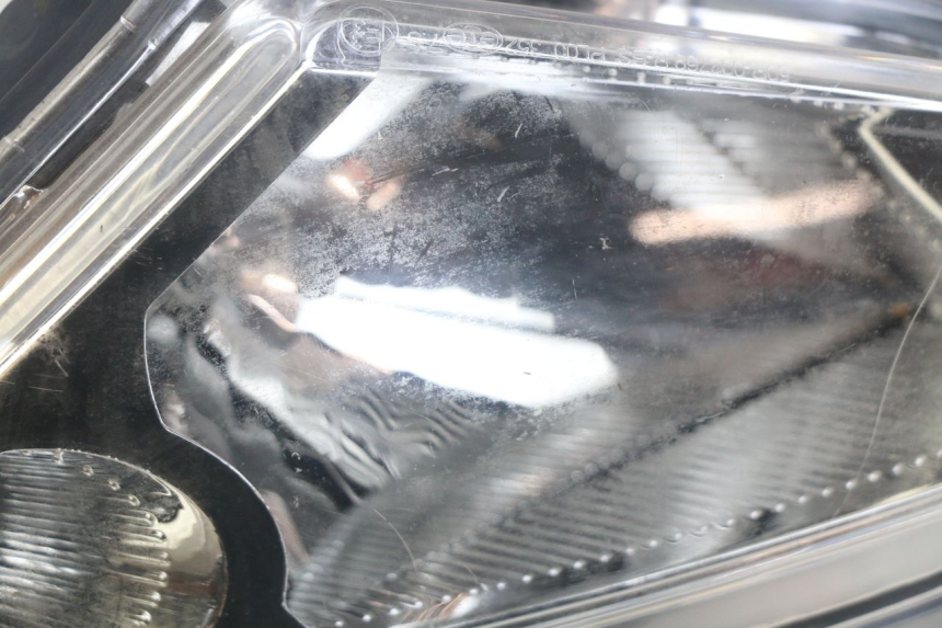 photo de FANALE ANTERIORE SINISTRO PEUGEOT SPEEDFIGHT 3 AIR 50 (2009 - 2015) - Altra angolazione