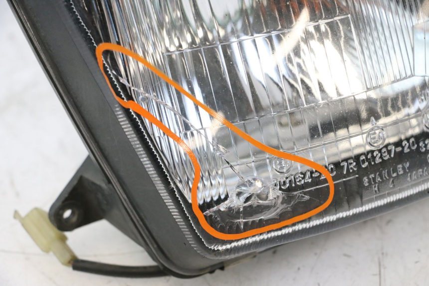 photo de FARO ANTERIORE KAWASAKI GPX F ZX750F 750 (1986 - 1990) - Caratteristiche distintive