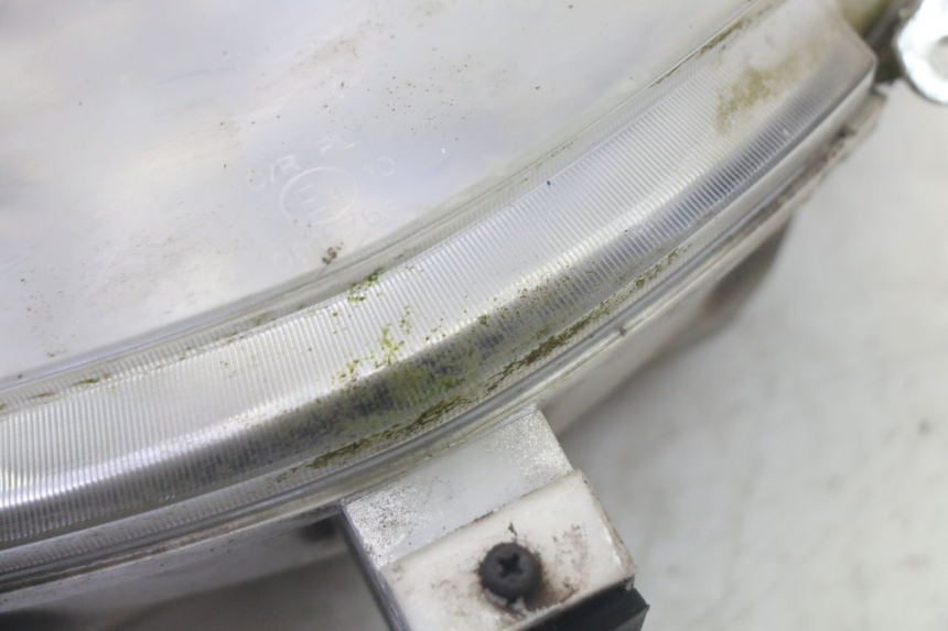 photo de FANALE ANTERIORE KYMCO GRAND DINK 125 (2008 - 2014) - Dettagli dei punti di fissaggio