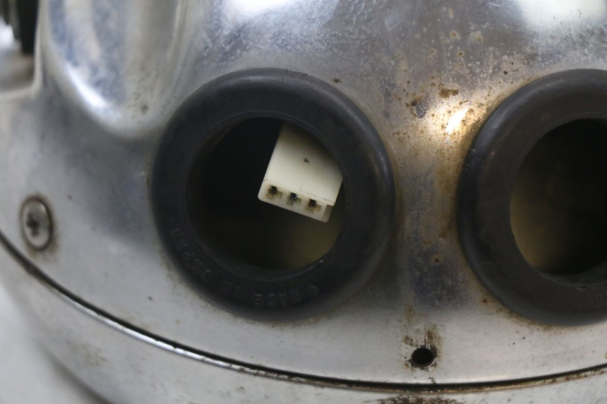 photo de FARO ANTERIORE SUZUKI GSX E 250 (1982 - 1983) - Dettagli dei punti di fissaggio