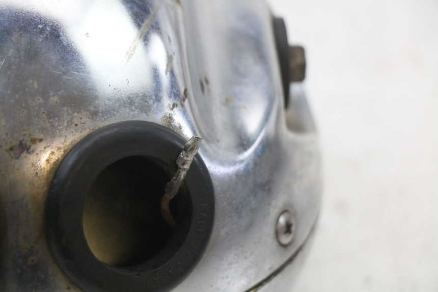 photo de FARO ANTERIORE SUZUKI GSX E 250 (1982 - 1983) - Stato della superficie e materiale