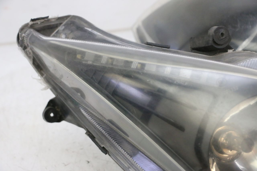 photo de FARO ANTERIORE JM MOTORS GTS 125 (2015 - 2019) - Zoom sui componenti