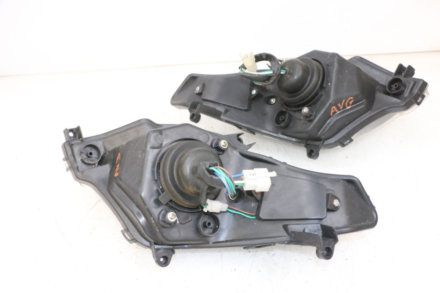 photo de FARO ANTERIORE JM MOTORS GTS 125 (2015 - 2019) - Primo piano tecnico