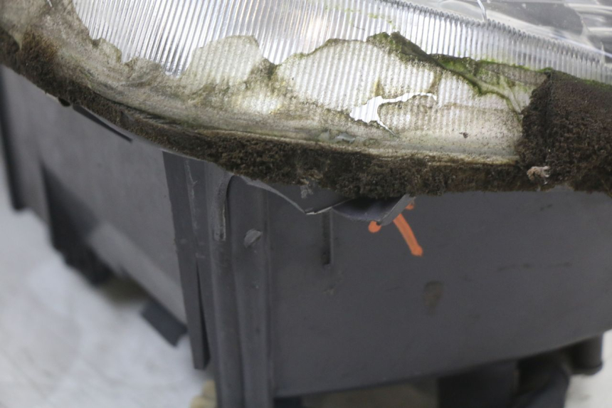 photo de FARO ANTERIORE HONDA CBR F 1000 (1993 - 1996) - Dettagli dei punti di fissaggio