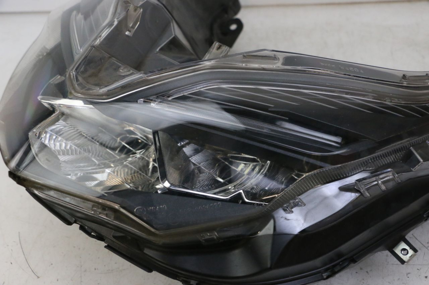 photo de FARO ANTERIORE HONDA FORZA 125 (2021 - 2025) - Stato della superficie e materiale