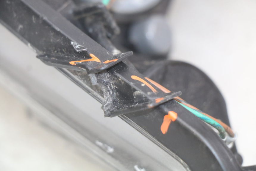 photo de FANALE ANTERIORE SYM JET SPORT XR 50 (2006 - 2015) - Marcature e riferimenti originali