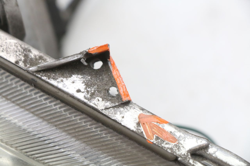 photo de FANALE ANTERIORE SYM JOYRIDE EVO 125 (2009 - 2016) - Dettagli dei punti di fissaggio