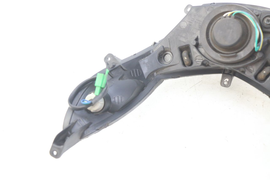 photo de FANALE ANTERIORE PEUGEOT KISBEE 2T 50 (2010 - 2017) - Zoom sullo stato d'uso