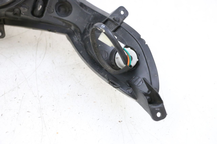 photo de FANALE ANTERIORE PEUGEOT KISBEE 2T 50 (2010 - 2017) - Stato della superficie e materiale