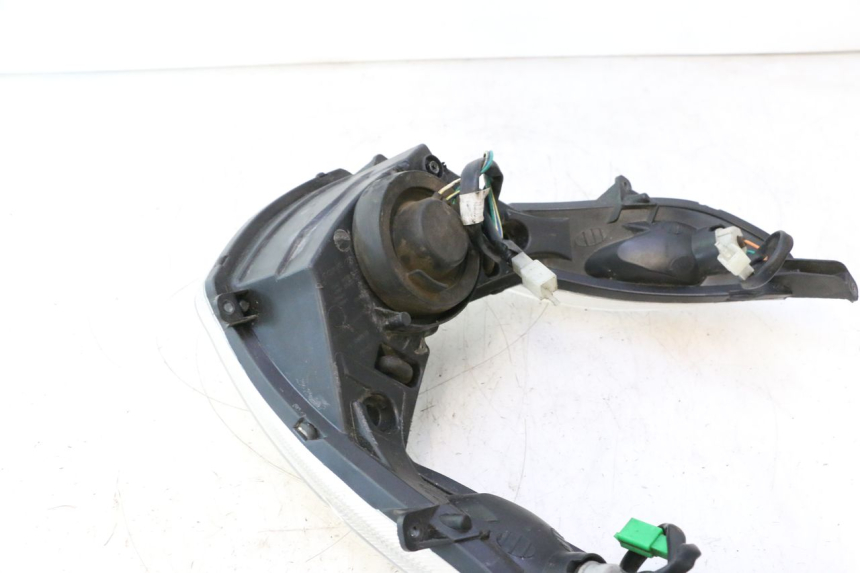 photo de FANALE ANTERIORE PEUGEOT KISBEE 2T 50 (2010 - 2017) - Caratteristiche distintive