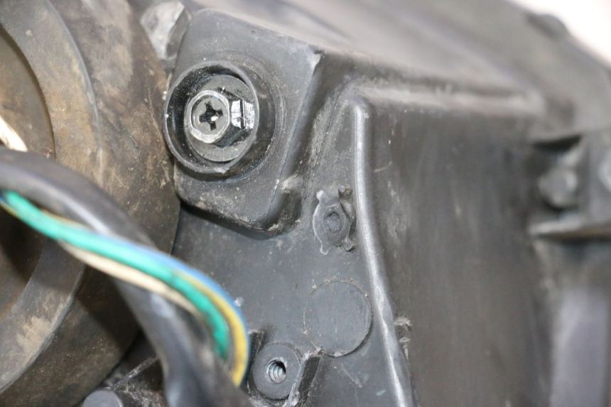 photo de FANALE ANTERIORE PEUGEOT KISBEE 2T 50 (2010 - 2017) - Focus sulla struttura