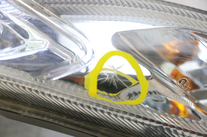 photo de FANALE ANTERIORE PEUGEOT KISBEE 2T 50 (2010 - 2017) - Zoom sullo stato d'uso