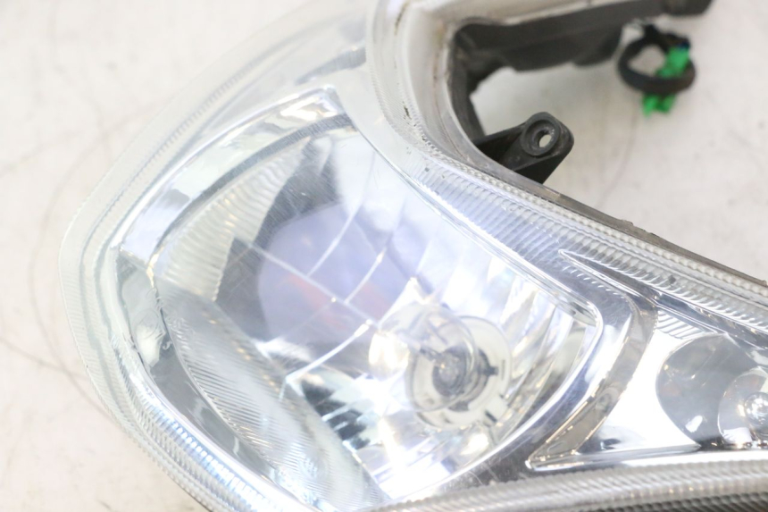 photo de FANALE ANTERIORE PEUGEOT KISBEE 2T 50 (2010 - 2017) - Stato della superficie e materiale