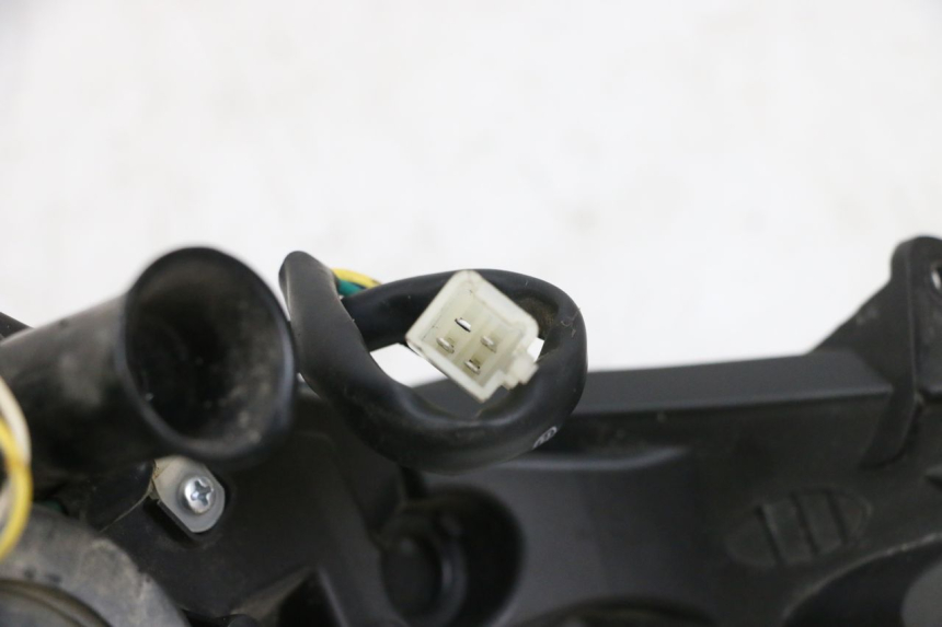 photo de FANALE ANTERIORE PEUGEOT KISBEE 4T 50 (2010 - 2017) - Dettaglio del componente