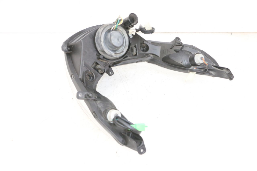 photo de FANALE ANTERIORE PEUGEOT KISBEE 4T 50 (2010 - 2017) - Zoom sullo stato d'uso