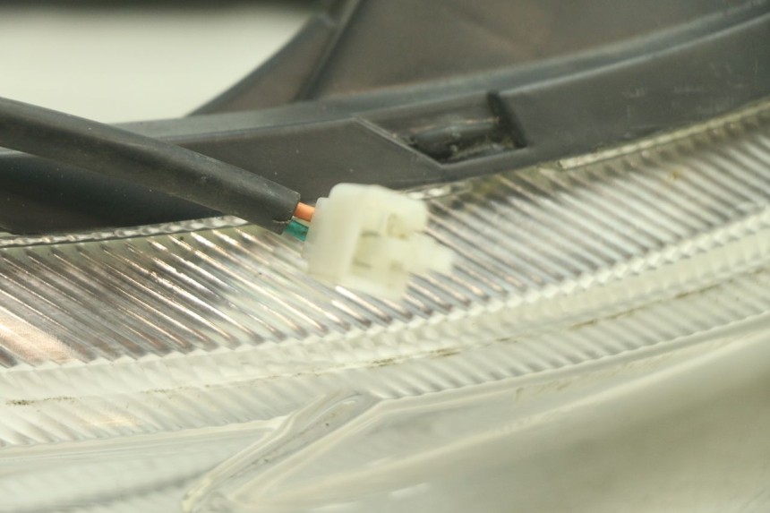 photo de FANALE ANTERIORE PEUGEOT KISBEE 4T 50 (2018 - 2022) - Dettagli dei punti di fissaggio