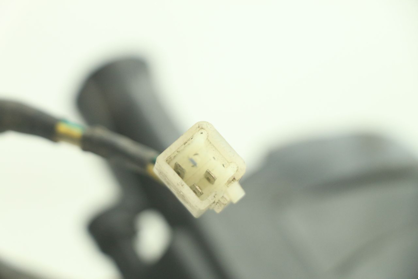 photo de FANALE ANTERIORE PEUGEOT KISBEE 4T 50 (2018 - 2022) - Stato della superficie e materiale