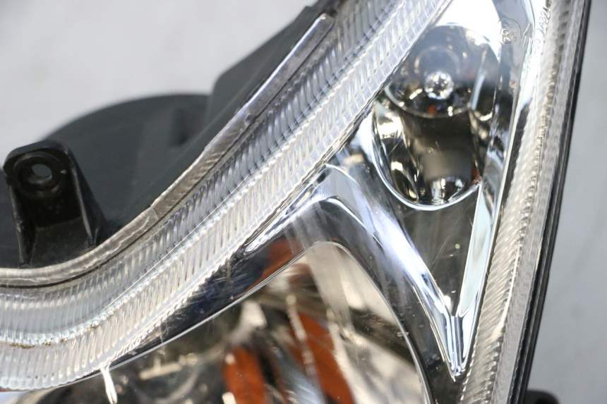 photo de FANALE ANTERIORE PEUGEOT KISBEE 4T 50 (2018 - 2022) - Caratteristiche distintive
